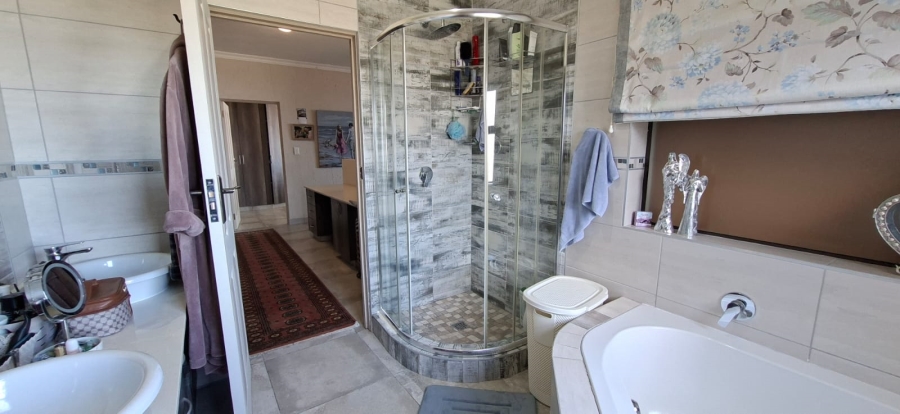  Bedroom Property for Sale in Dana Bay Western Cape